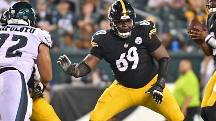 Kevin Dotson working in pass protection against the Philadelphia Eagles.